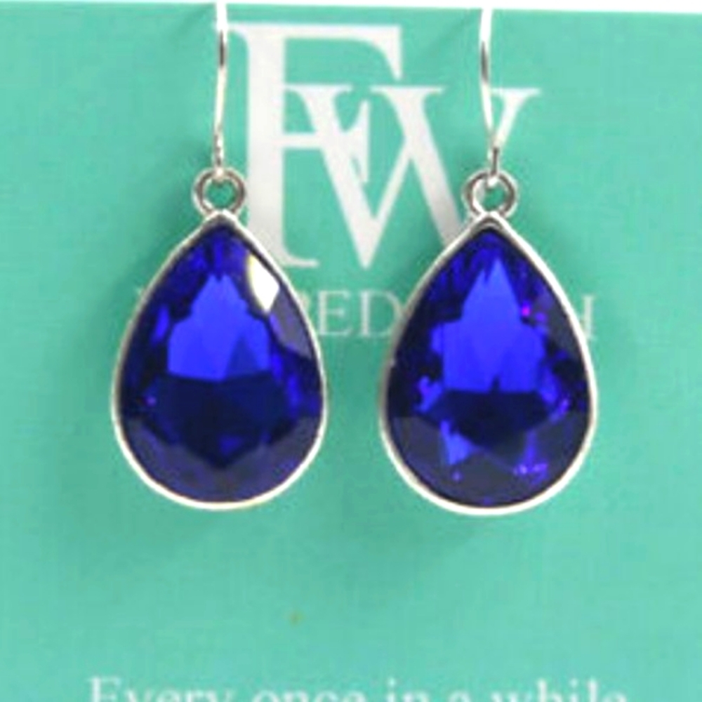 NEW! Beautiful Sapphire Blue Teardrop Dangling Silver Earrings